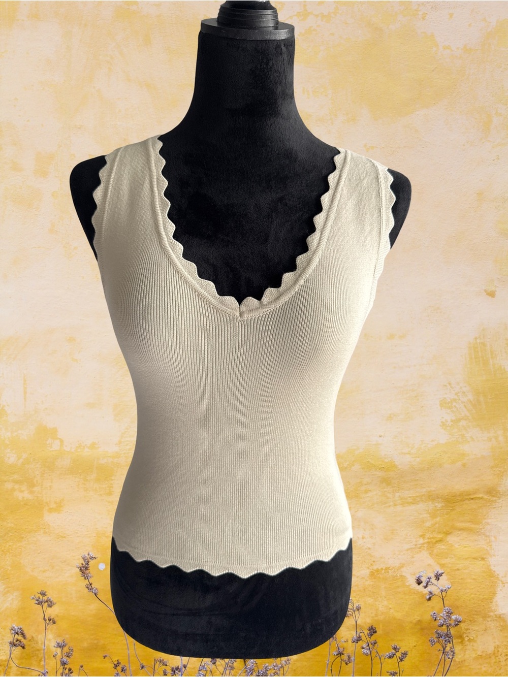 Scalloped V-Neck Ribbed Tank Top - Cream
